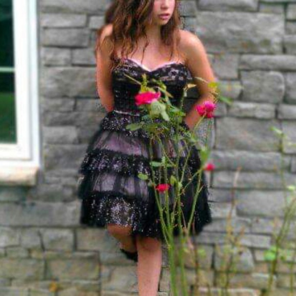 SLEEVELESS DRESS